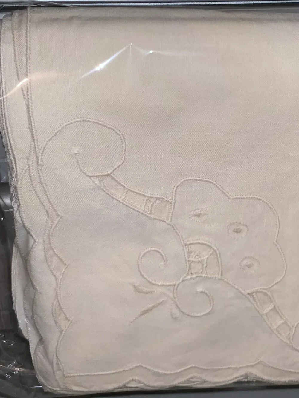 Set 14 Vtg Embroidered Ecru Cutwork Linen Napkins Scalloped Edge Dinner Size 16